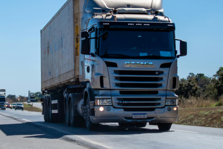 dry runs container truck on road